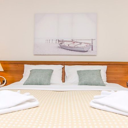 House Hotel Plava Laguna Тисно Экстерьер фото
