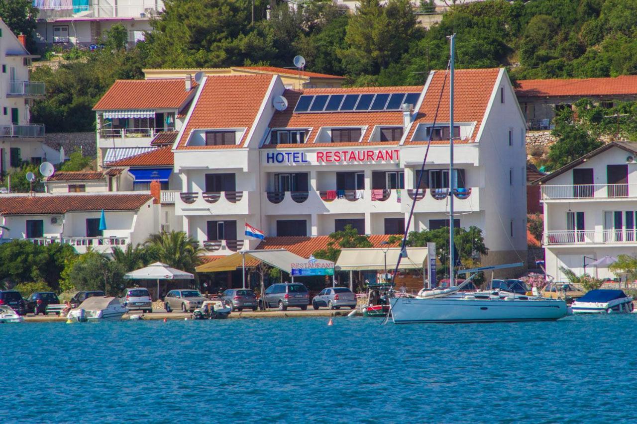 House Hotel Plava Laguna Тисно Экстерьер фото