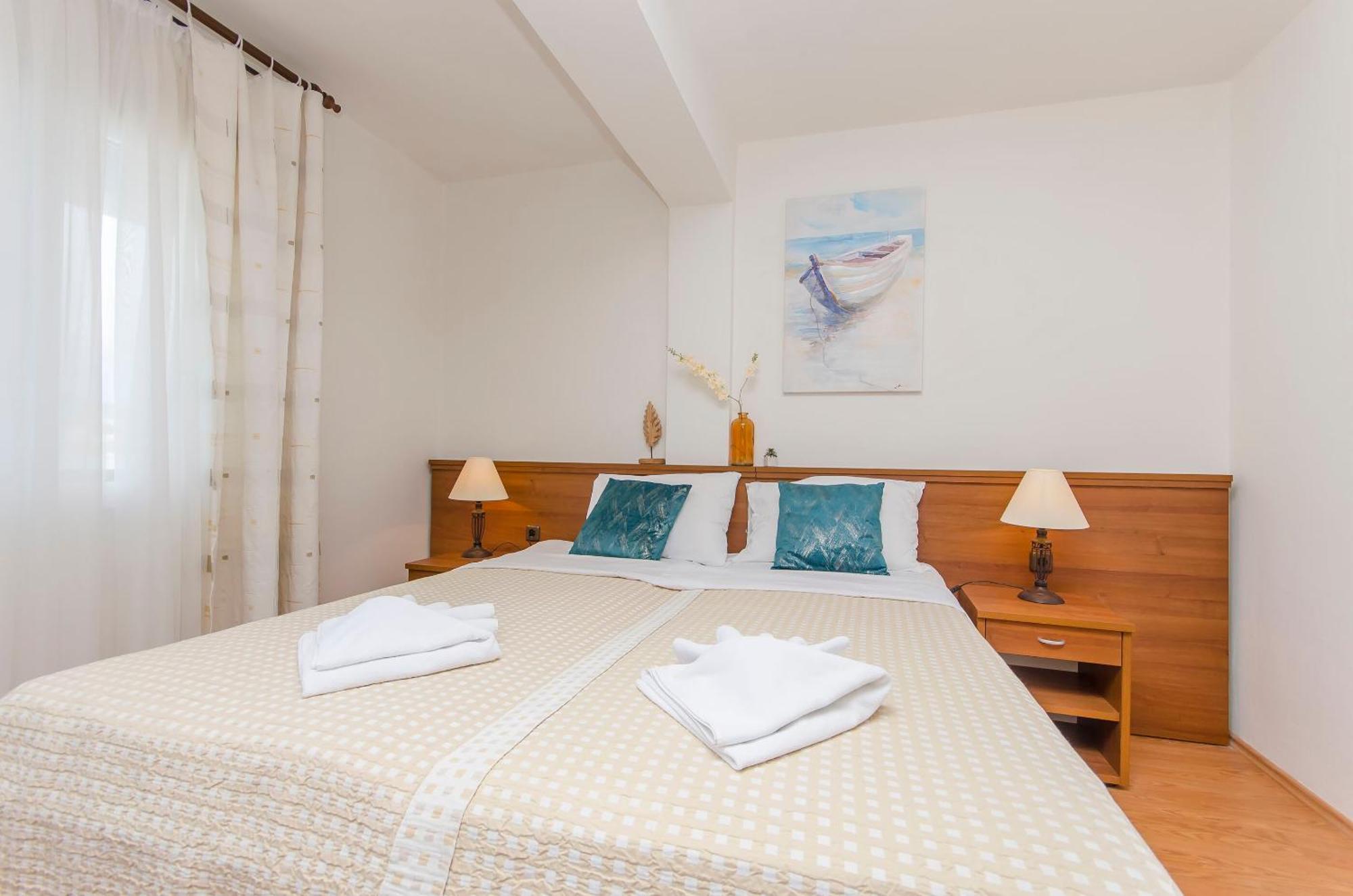 House Hotel Plava Laguna Тисно Экстерьер фото