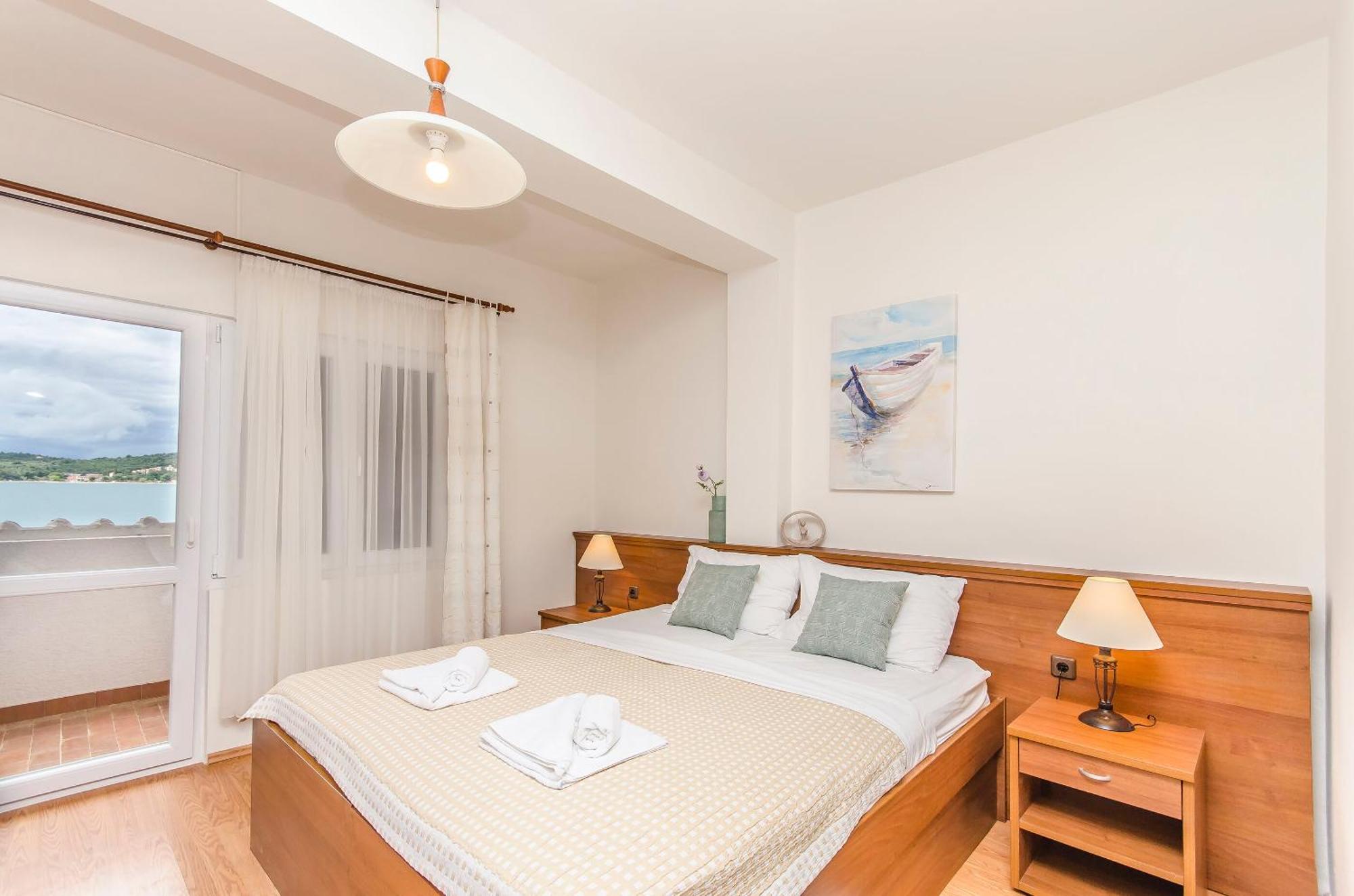 House Hotel Plava Laguna Тисно Экстерьер фото