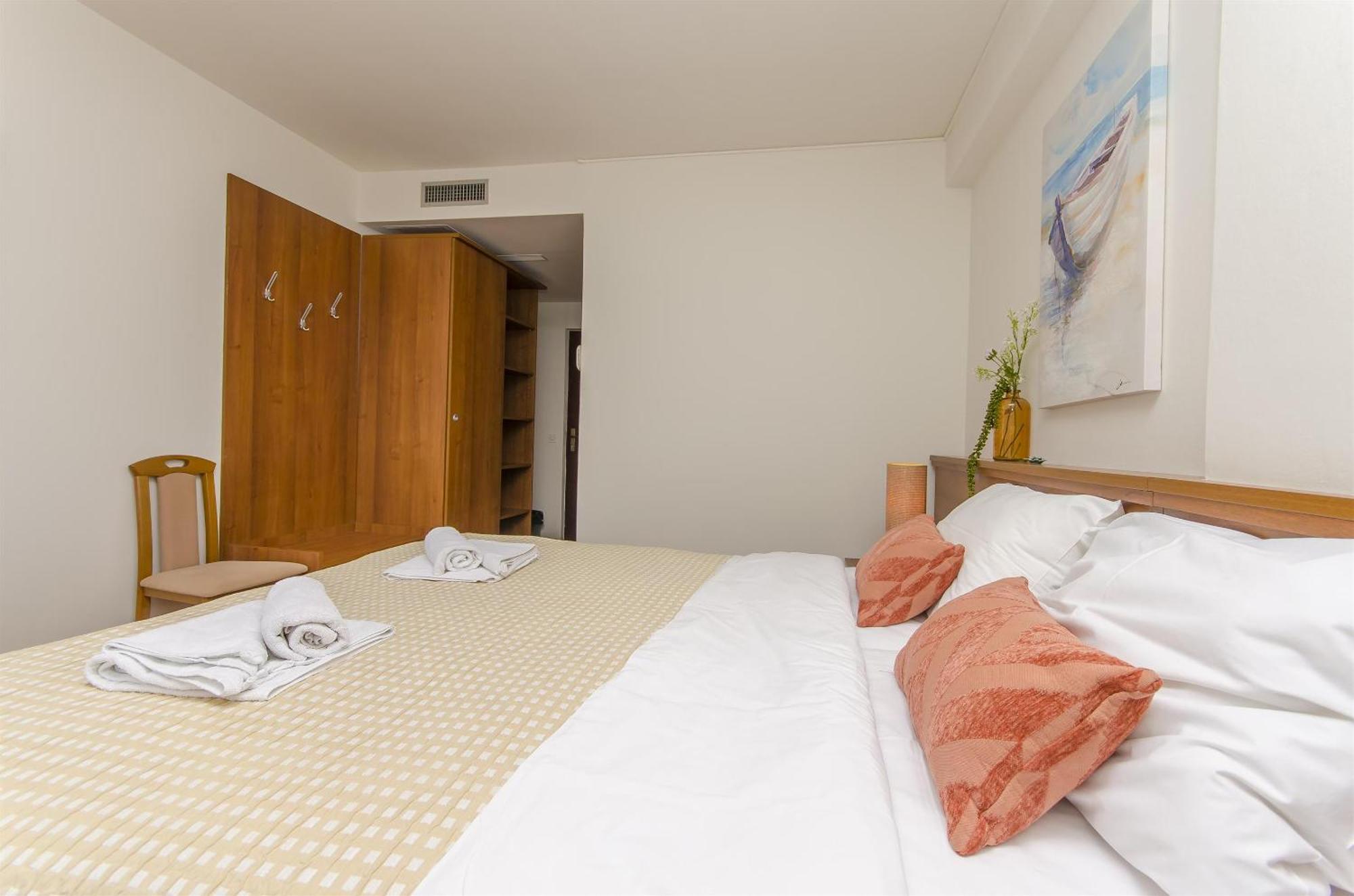 House Hotel Plava Laguna Тисно Экстерьер фото