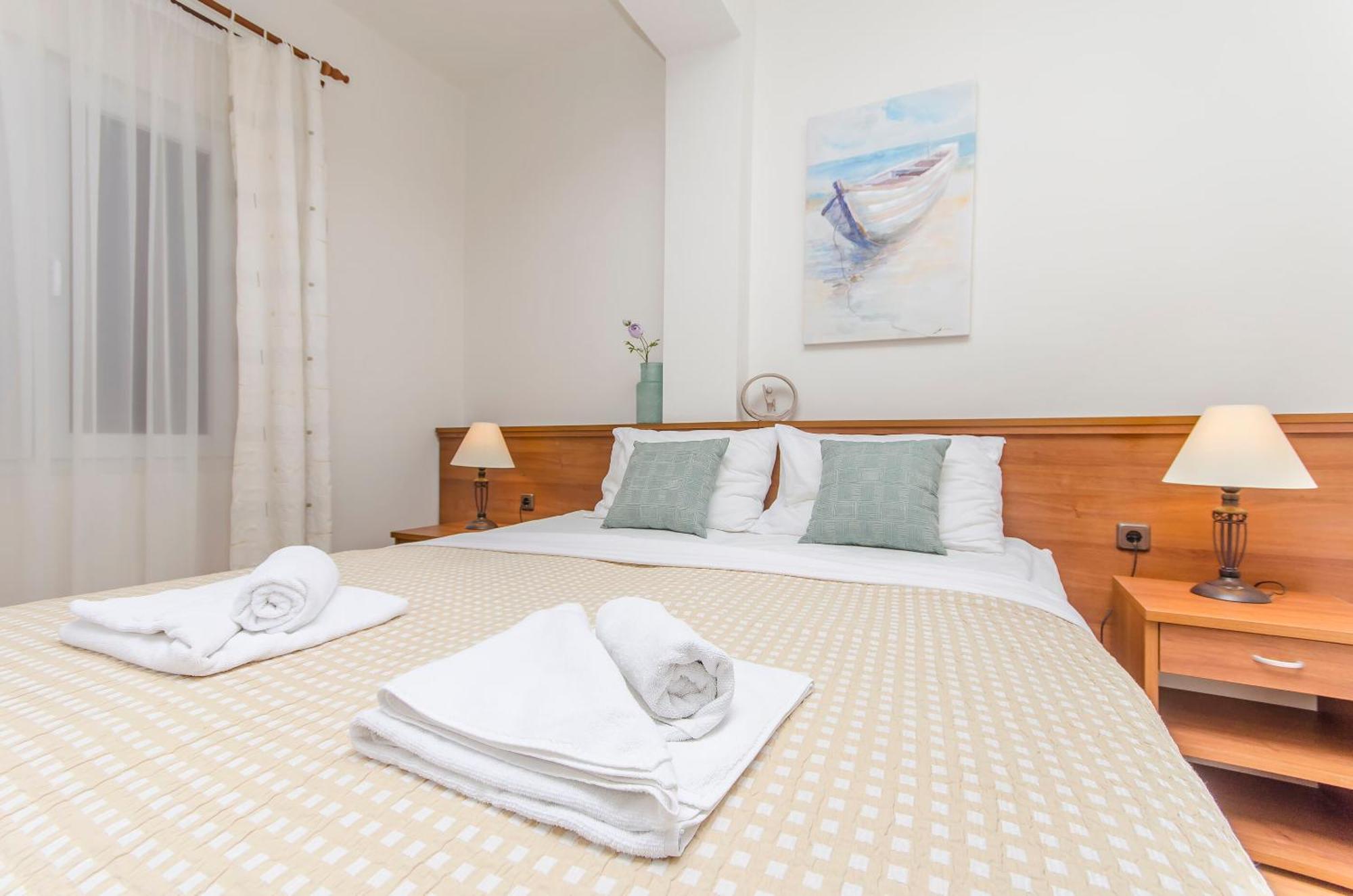 House Hotel Plava Laguna Тисно Экстерьер фото