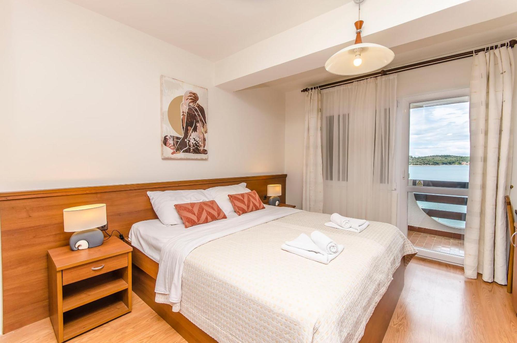 House Hotel Plava Laguna Тисно Экстерьер фото