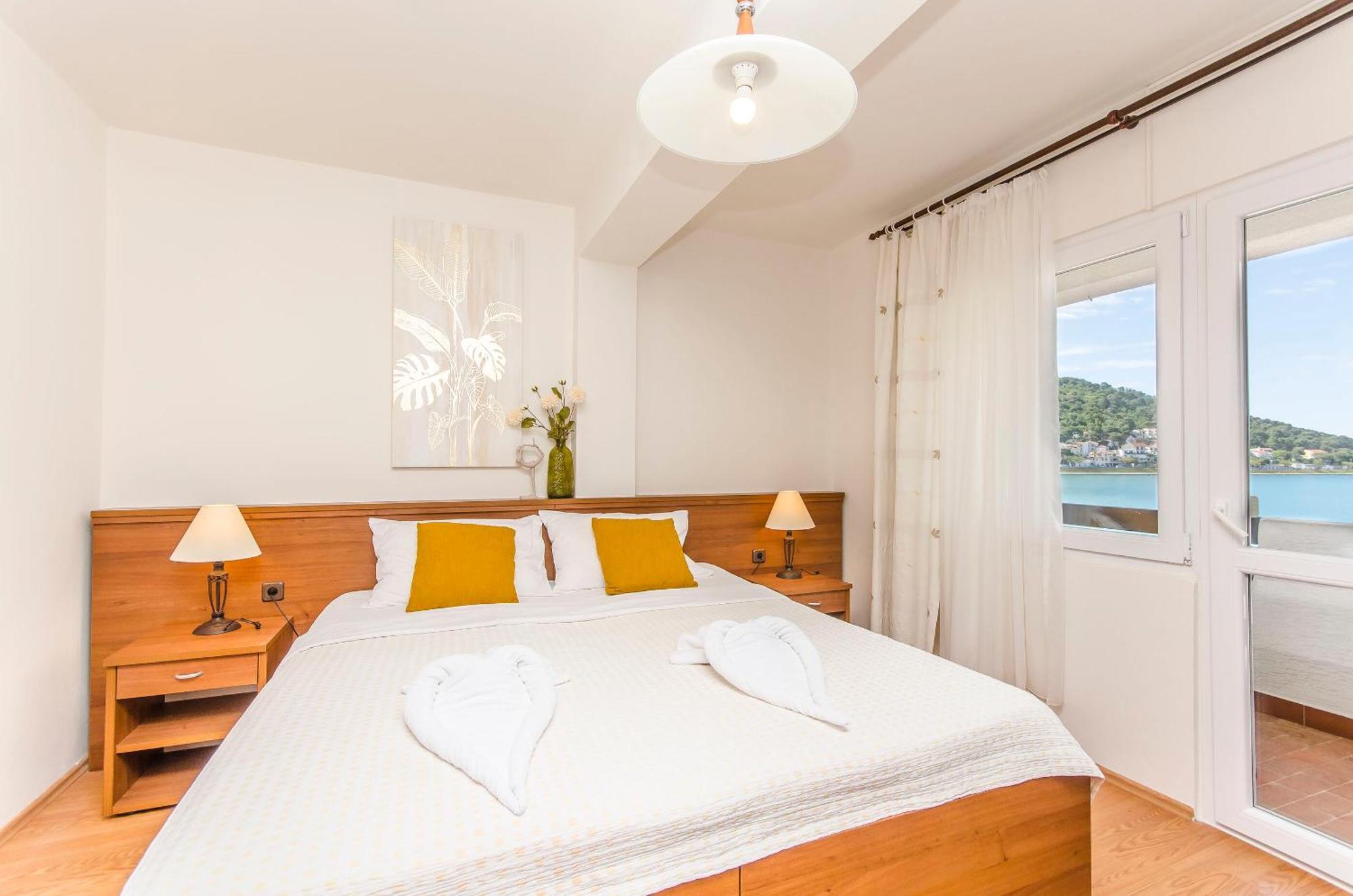 House Hotel Plava Laguna Тисно Экстерьер фото