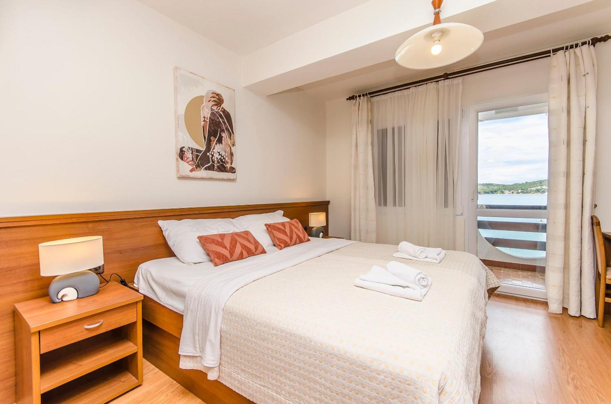 House Hotel Plava Laguna Тисно Экстерьер фото