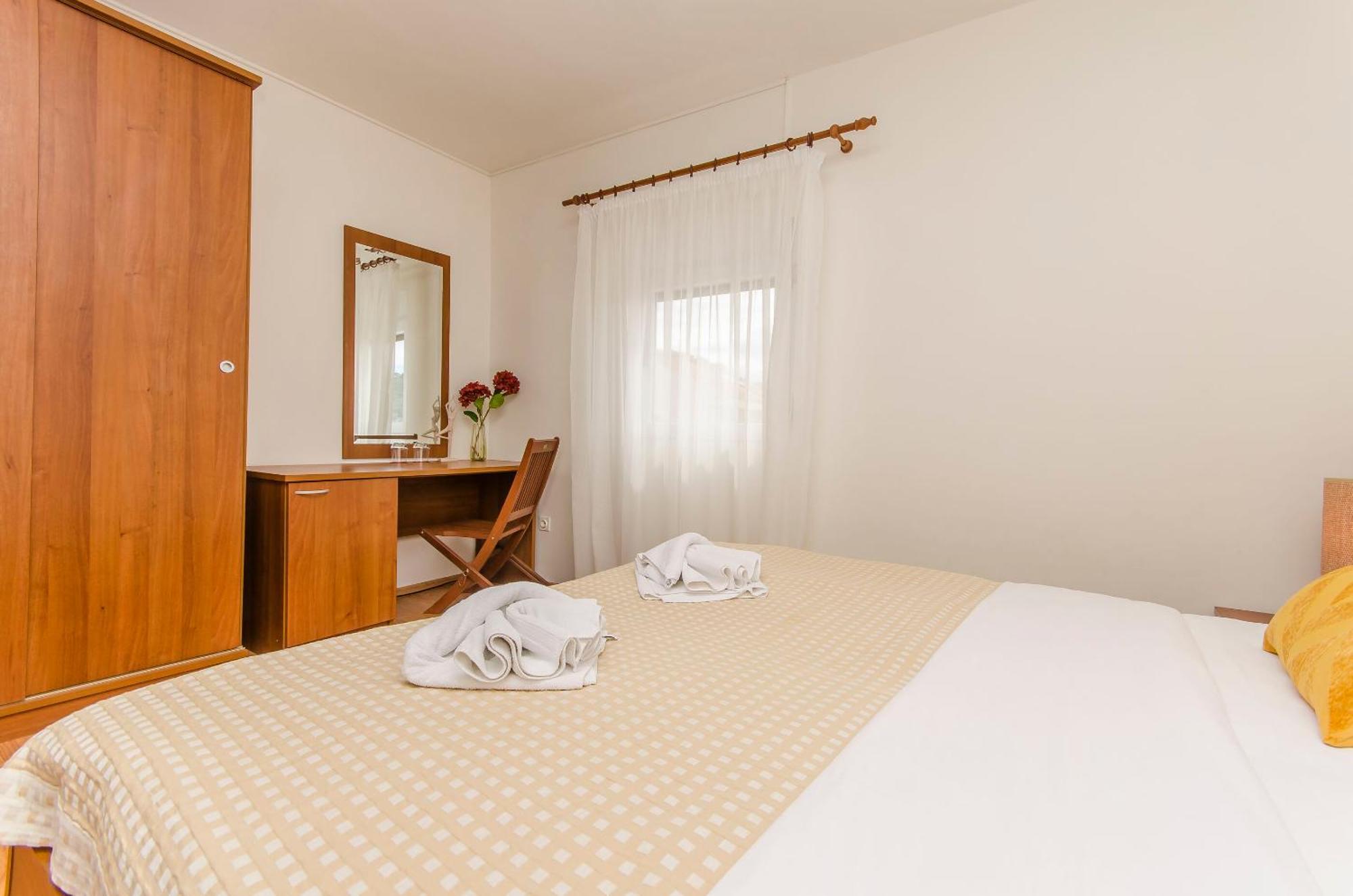 House Hotel Plava Laguna Тисно Экстерьер фото
