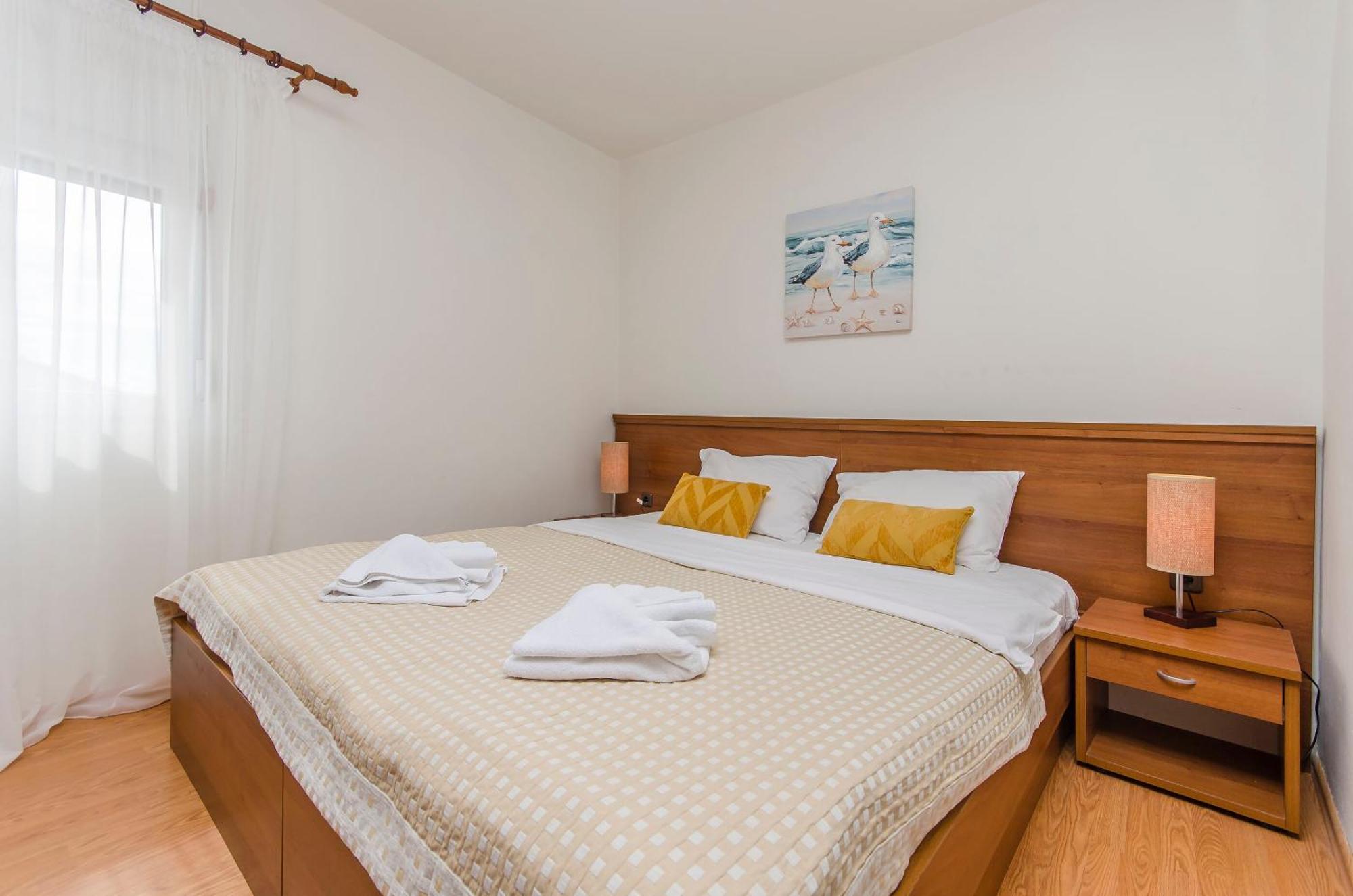 House Hotel Plava Laguna Тисно Экстерьер фото
