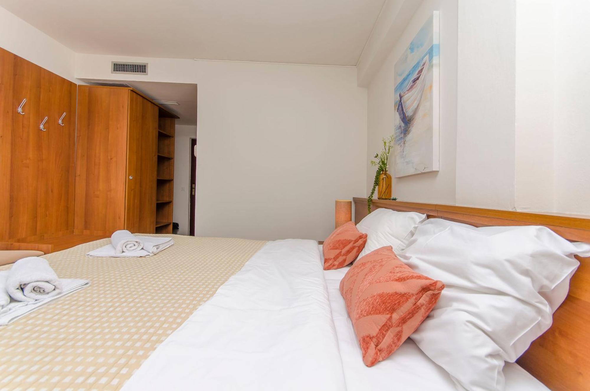House Hotel Plava Laguna Тисно Экстерьер фото