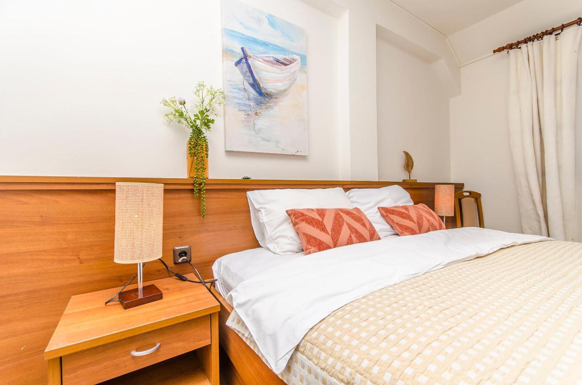 House Hotel Plava Laguna Тисно Экстерьер фото
