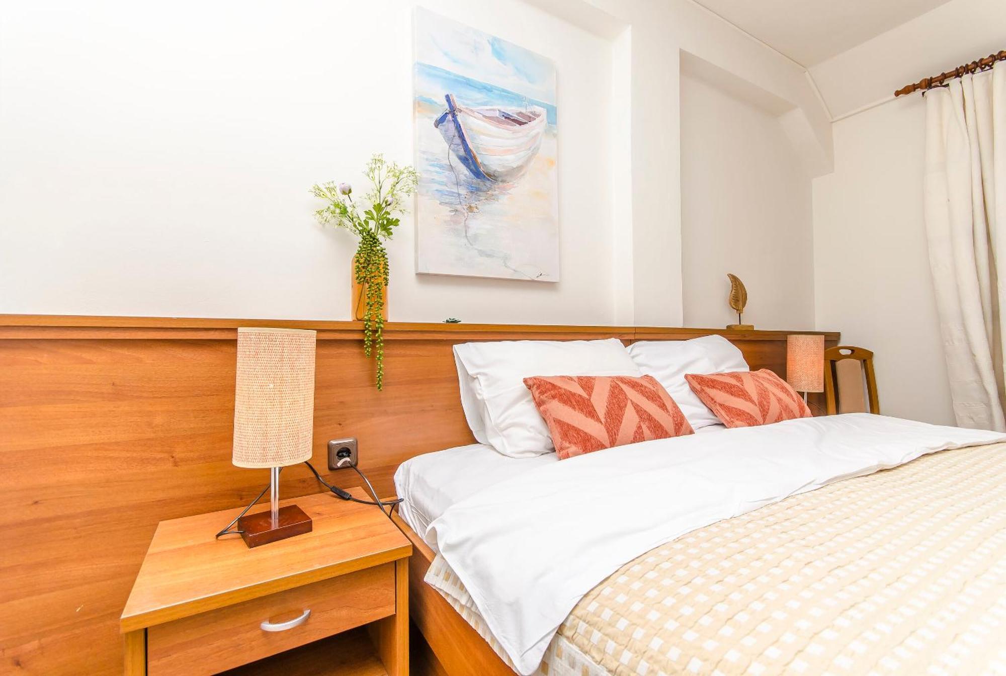 House Hotel Plava Laguna Тисно Экстерьер фото
