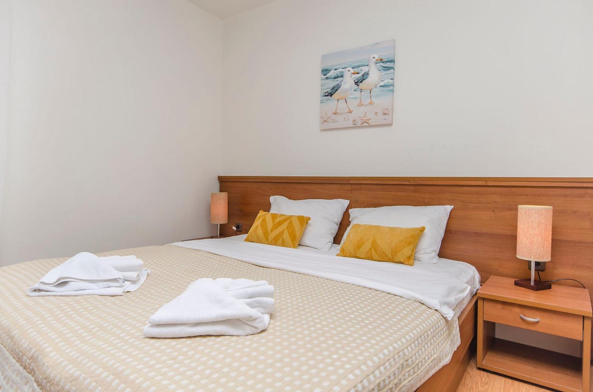 House Hotel Plava Laguna Тисно Экстерьер фото