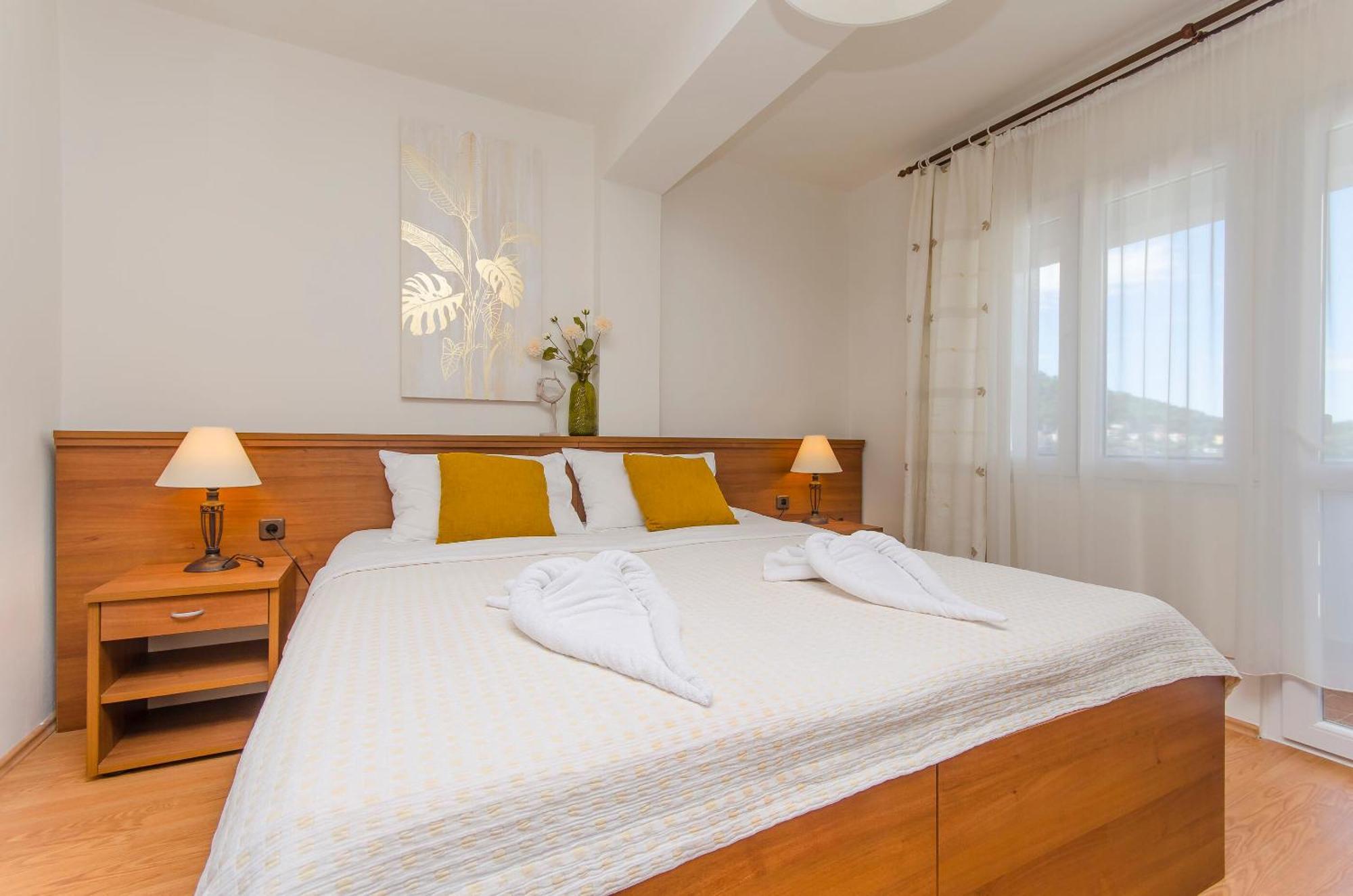 House Hotel Plava Laguna Тисно Экстерьер фото