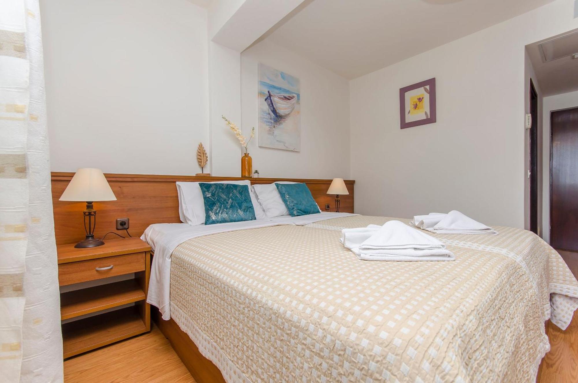 House Hotel Plava Laguna Тисно Экстерьер фото