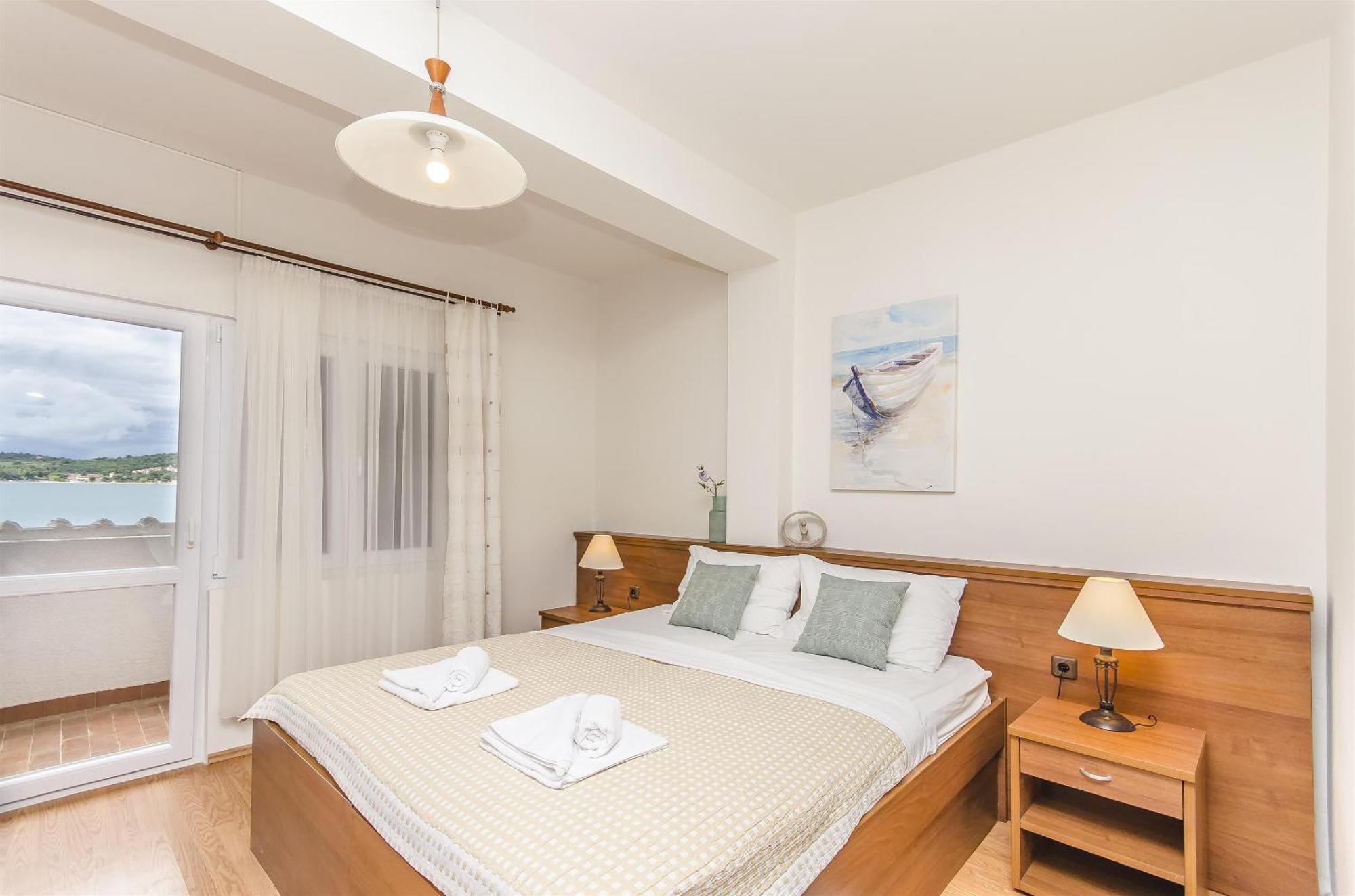 House Hotel Plava Laguna Тисно Экстерьер фото