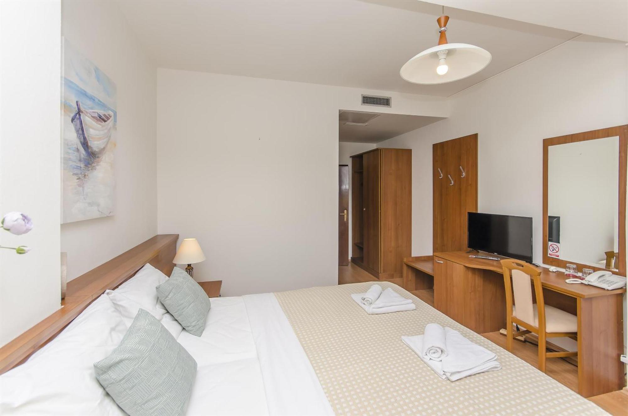 House Hotel Plava Laguna Тисно Экстерьер фото
