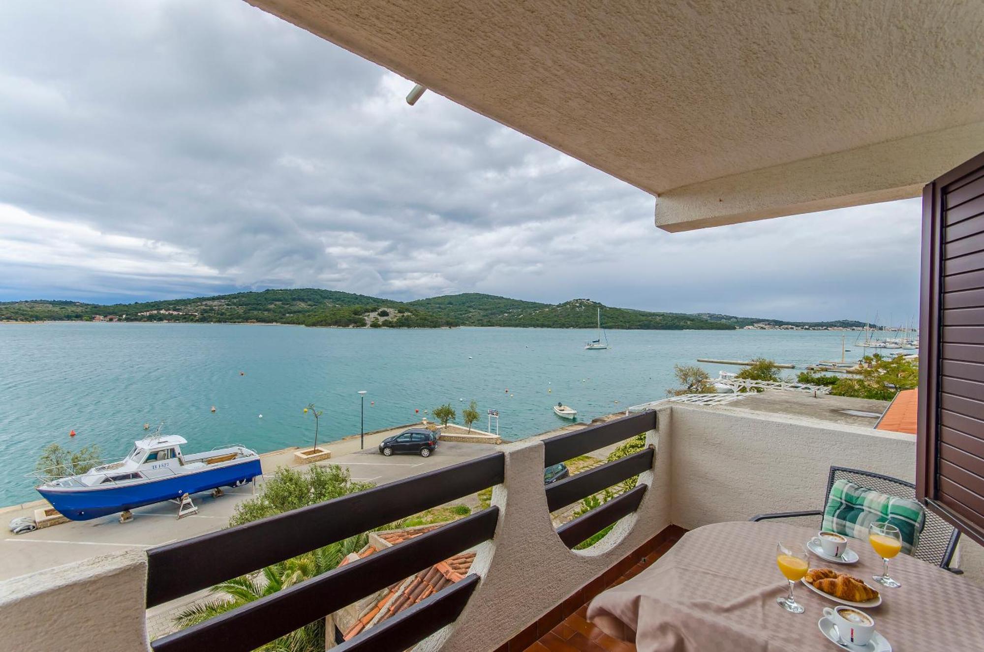 House Hotel Plava Laguna Тисно Номер фото