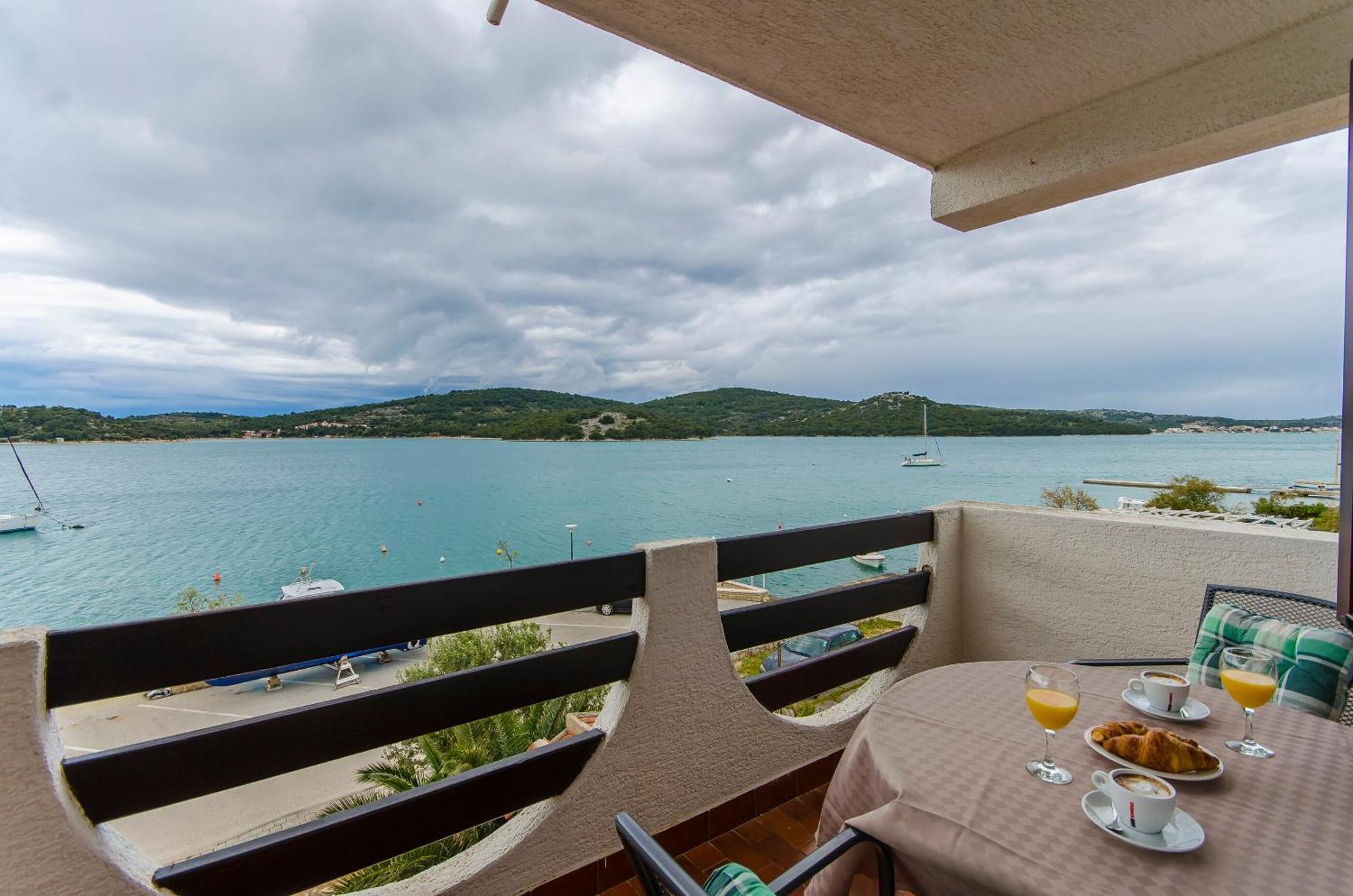 House Hotel Plava Laguna Тисно Номер фото